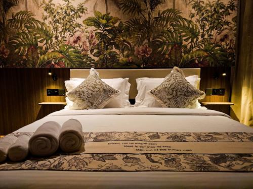 the palm suite lava mansion