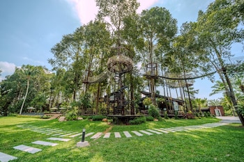 high tree resort co ltd