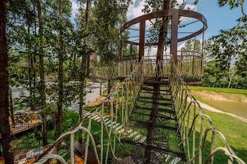 high tree resort co ltd