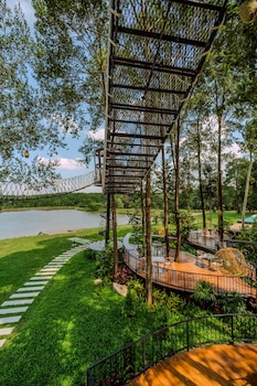 high tree resort co ltd