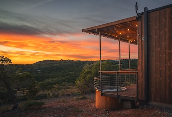 Onera Wimberley,801 Buttercup Lane,4 star