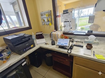 Capri Motel By Oyo Elwood, Wathena,,2 star