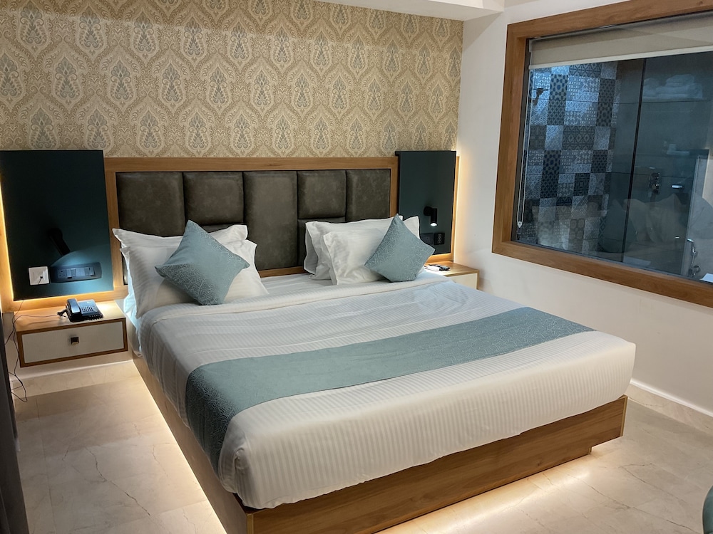 aurora hotels and resorts