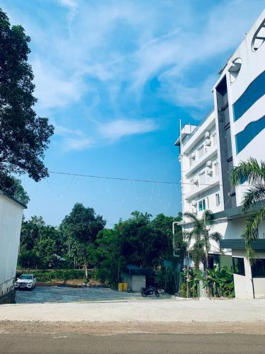 Aurora Hotels & Resorts,,3 star