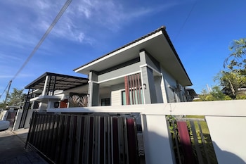 Poome House,,3 star