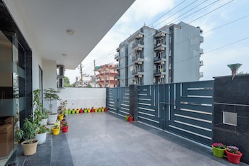 saavi hotel sector 46