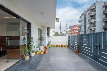 saavi hotel sector 46