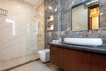 saavi hotel sector 46