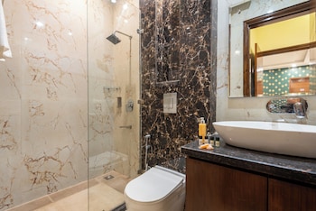 saavi hotel sector 46