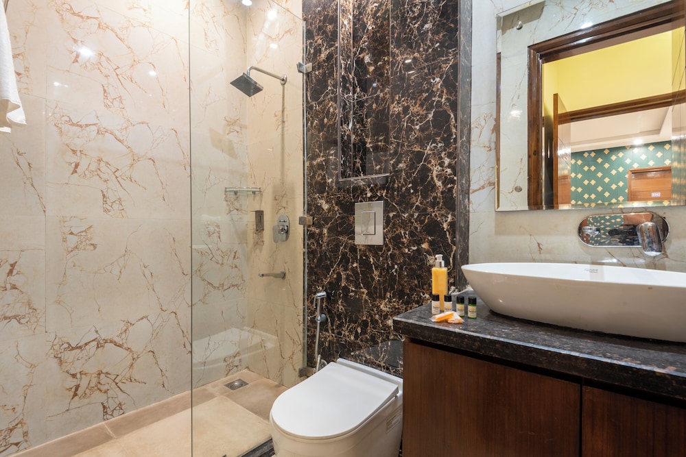 saavi hotel sector 46