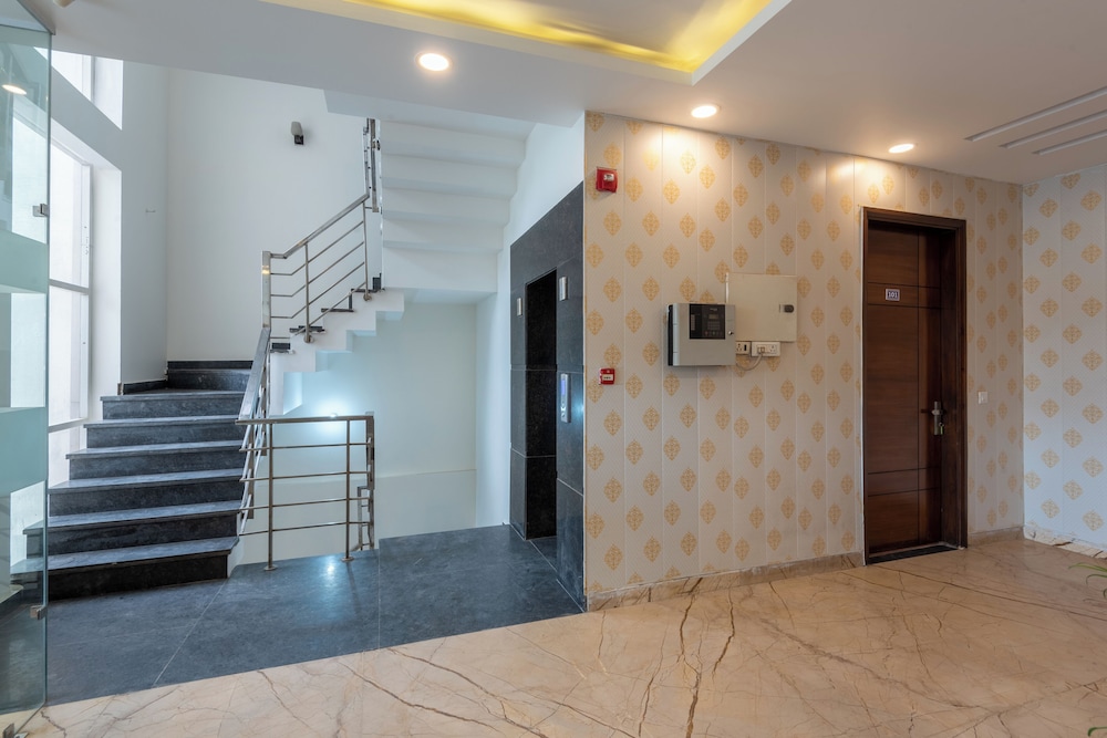 saavi hotel sector 46