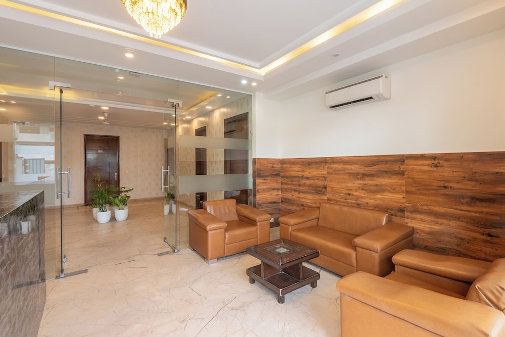 saavi hotel sector 46