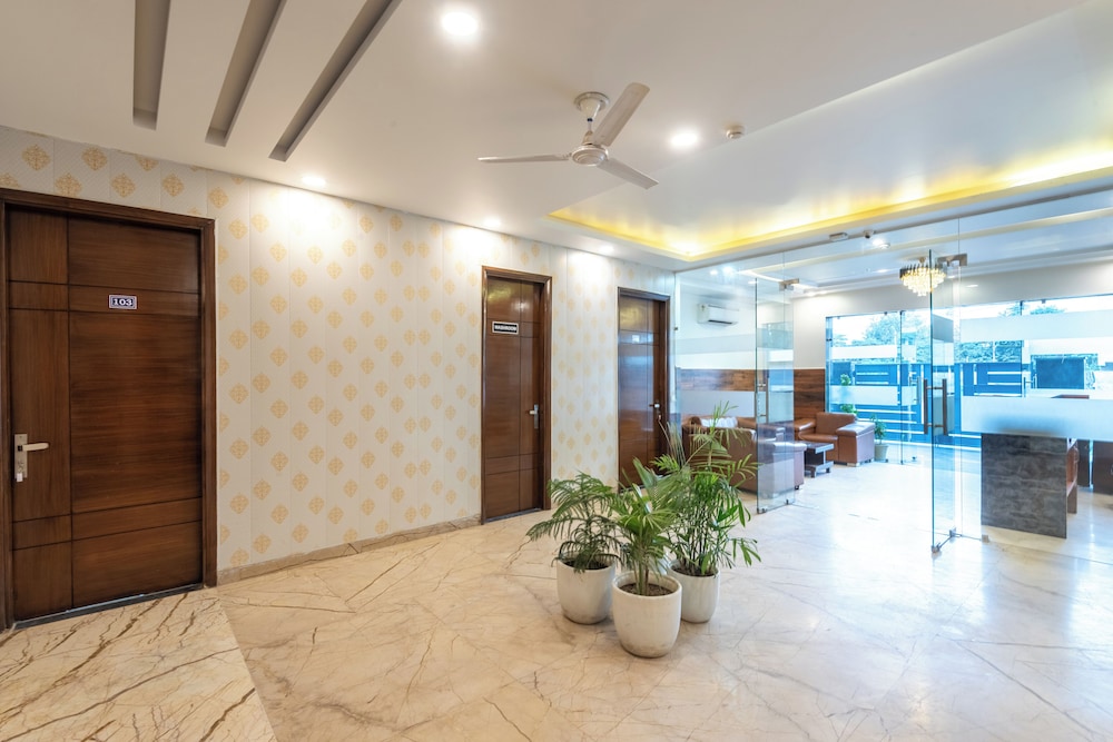 saavi hotel sector 46