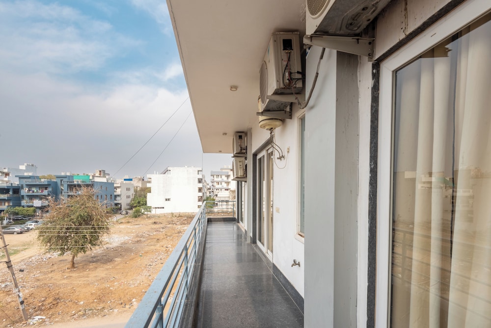 saavi hotel sector 46