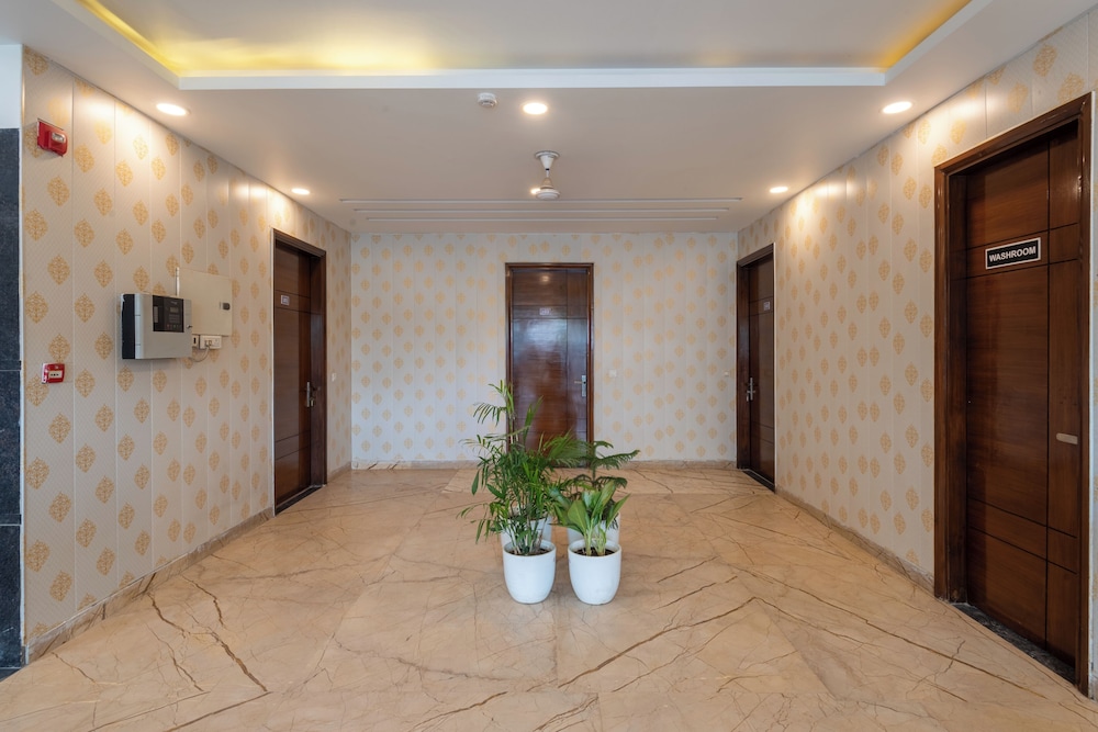 saavi hotel sector 46