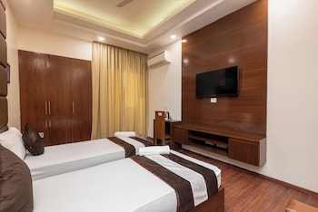 saavi hotel sector 46