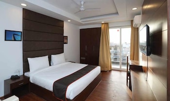 saavi hotel sector 46