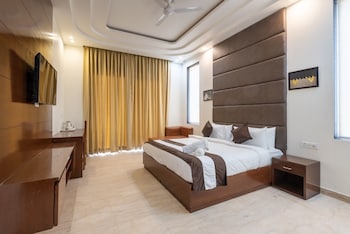 saavi hotel sector 46