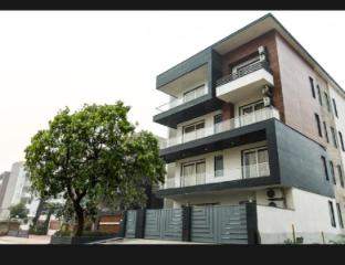 saavi hotel sector 46