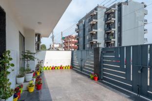 saavi hotel sector 46