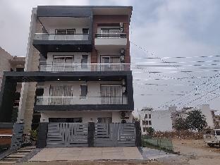 saavi hotel sector 46