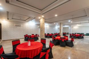 saavi hotel sector 46