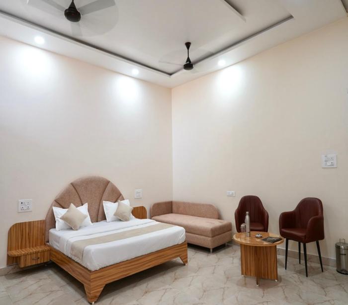 hotel entry point