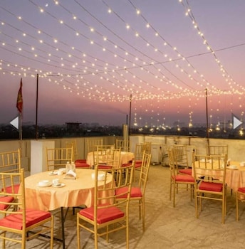 saavi hotel sector 10