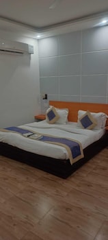 saavi hotel sector 10