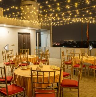 saavi hotel sector 10