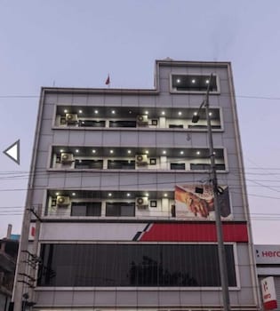 saavi hotel sector 10