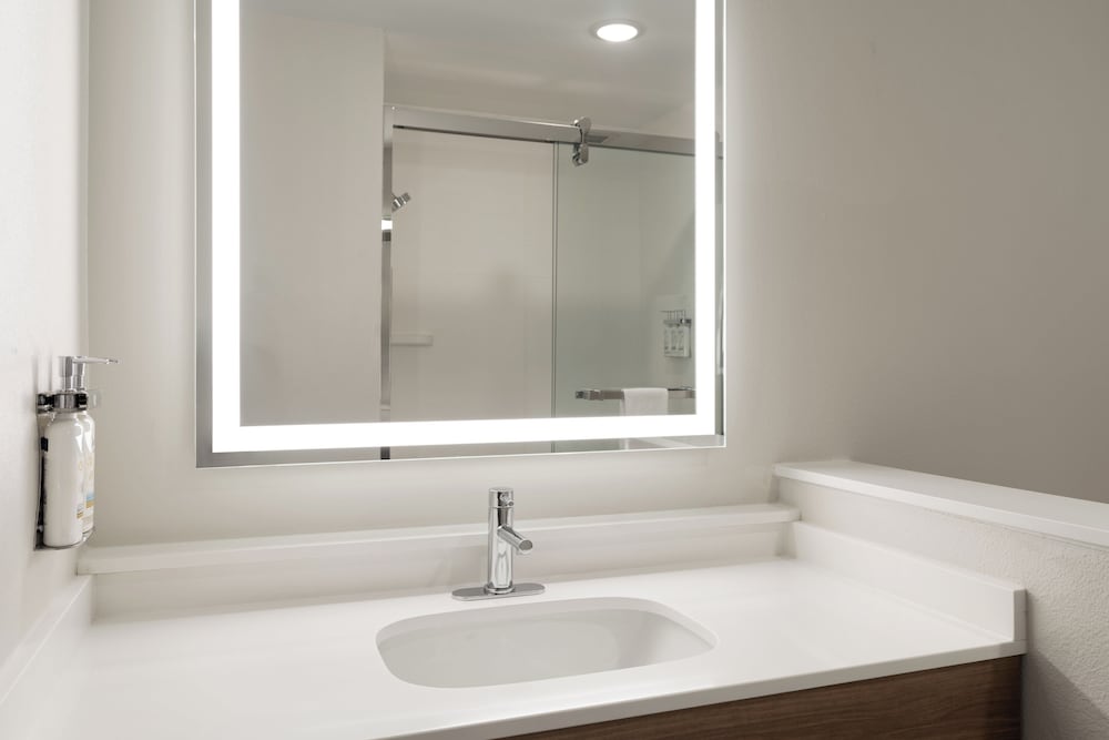 holiday inn express and suites meridian i 20 by ihg