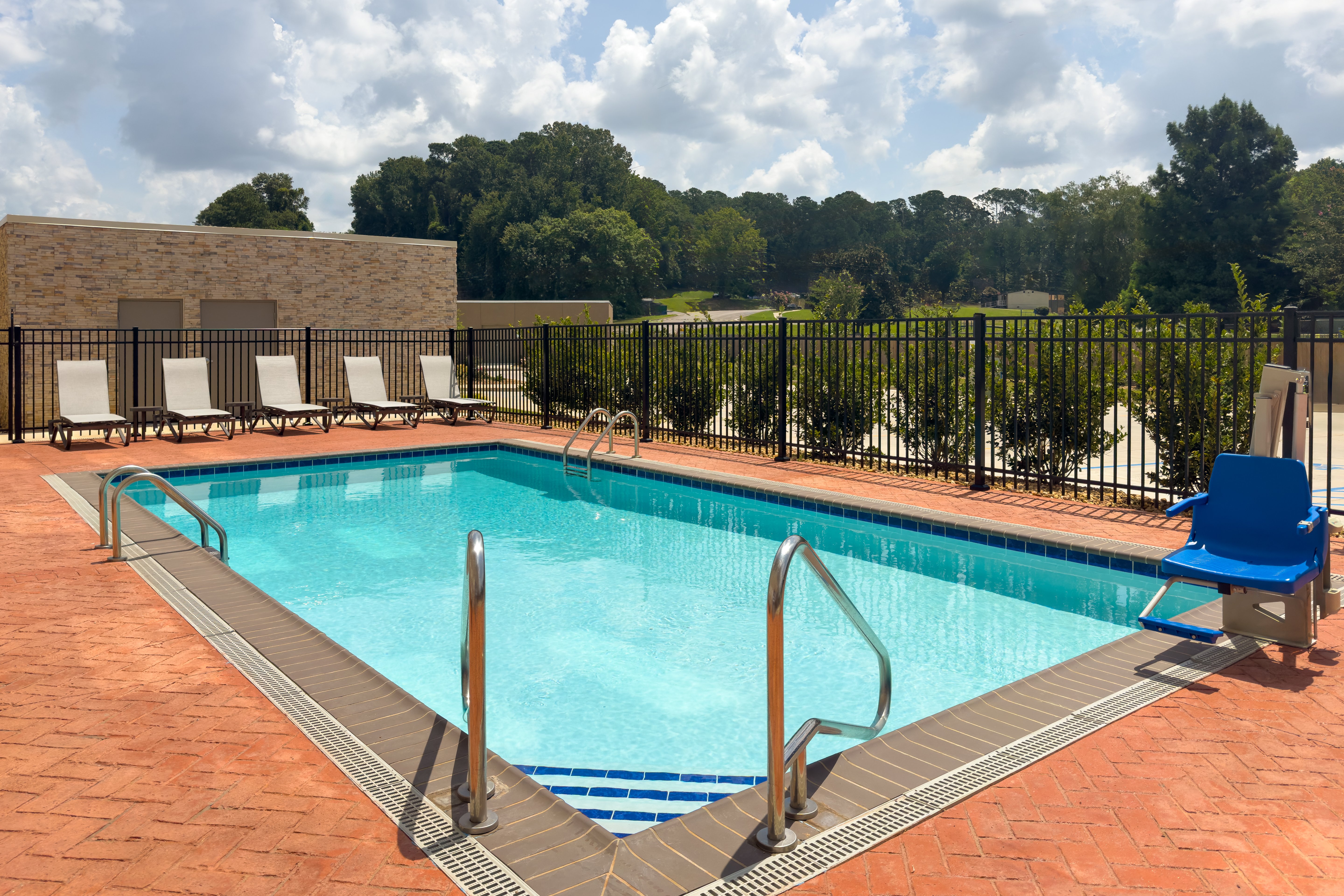 holiday inn express and suites meridian i 20 by ihg
