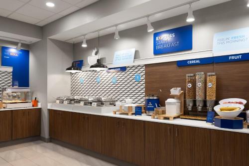 holiday inn express and suites meridian i 20 by ihg