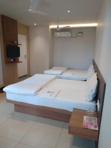 Hotel Sri Bhavan,,2 star