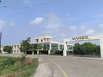 mango retreat hotel and resort