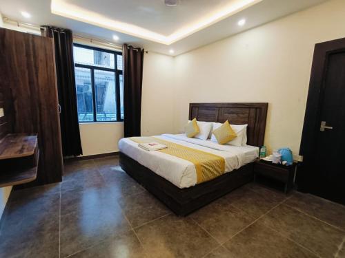 The Royal Casa Hotel & Banquet,,3 star