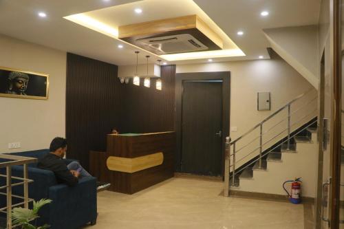 The Royal Casa Hotel & Banquet,,3 star