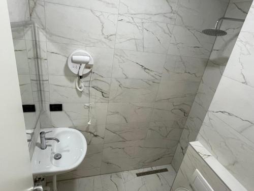 amorino tirana bandb