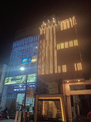 the manohar hotel budaun