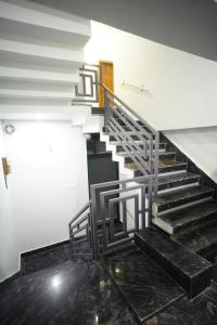 the manohar hotel budaun