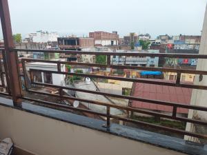 the manohar hotel budaun