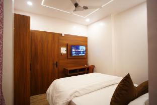 the manohar hotel budaun