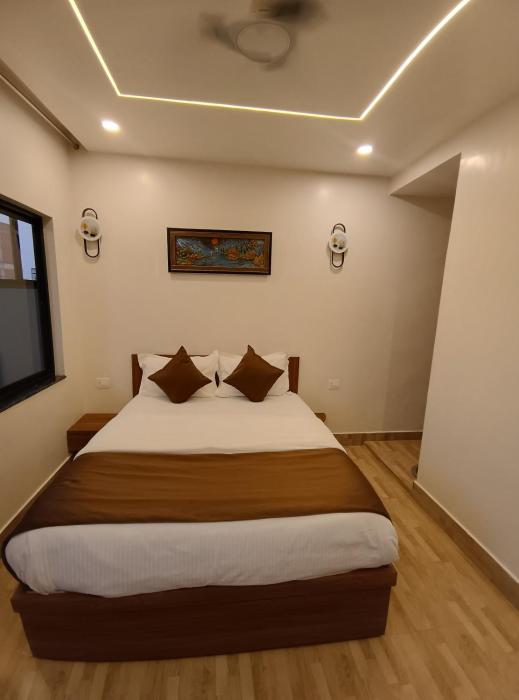 the manohar hotel budaun