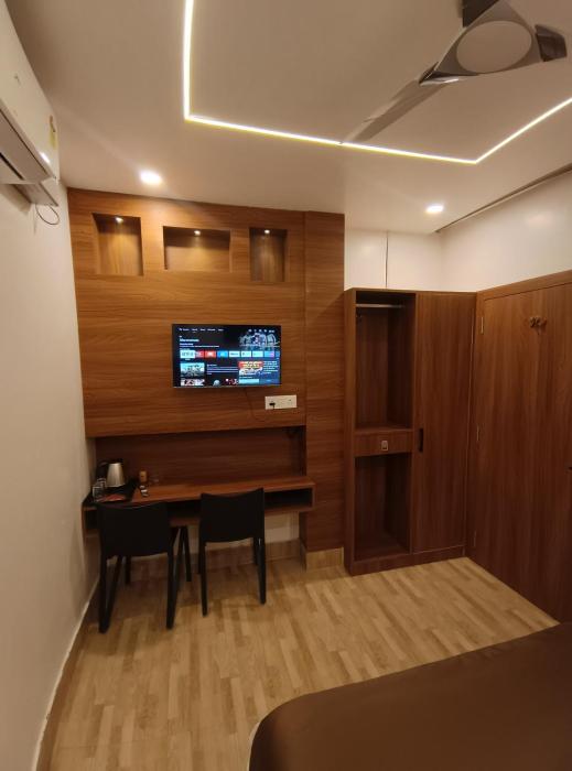 the manohar hotel budaun