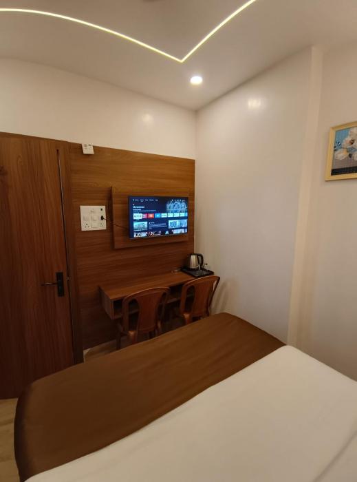 the manohar hotel budaun