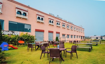 hotel airport plaza bhilwara