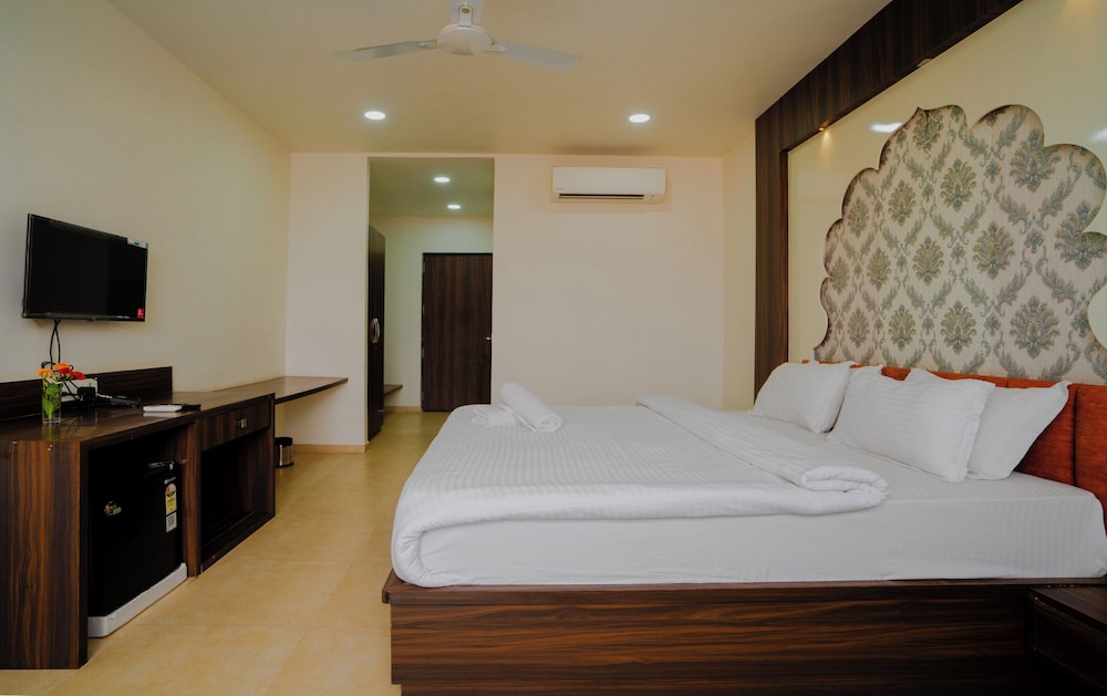 hotel airport plaza bhilwara