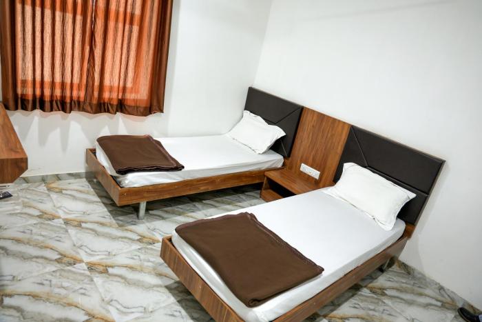 hotel aaram kalupur