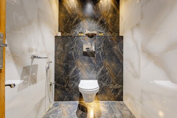 cvrs hotel glass bird